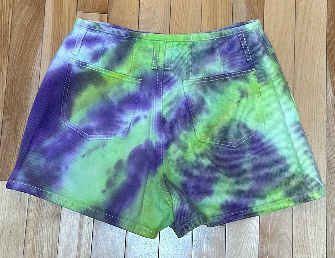 9/10 vintage denim Tye dye shorts