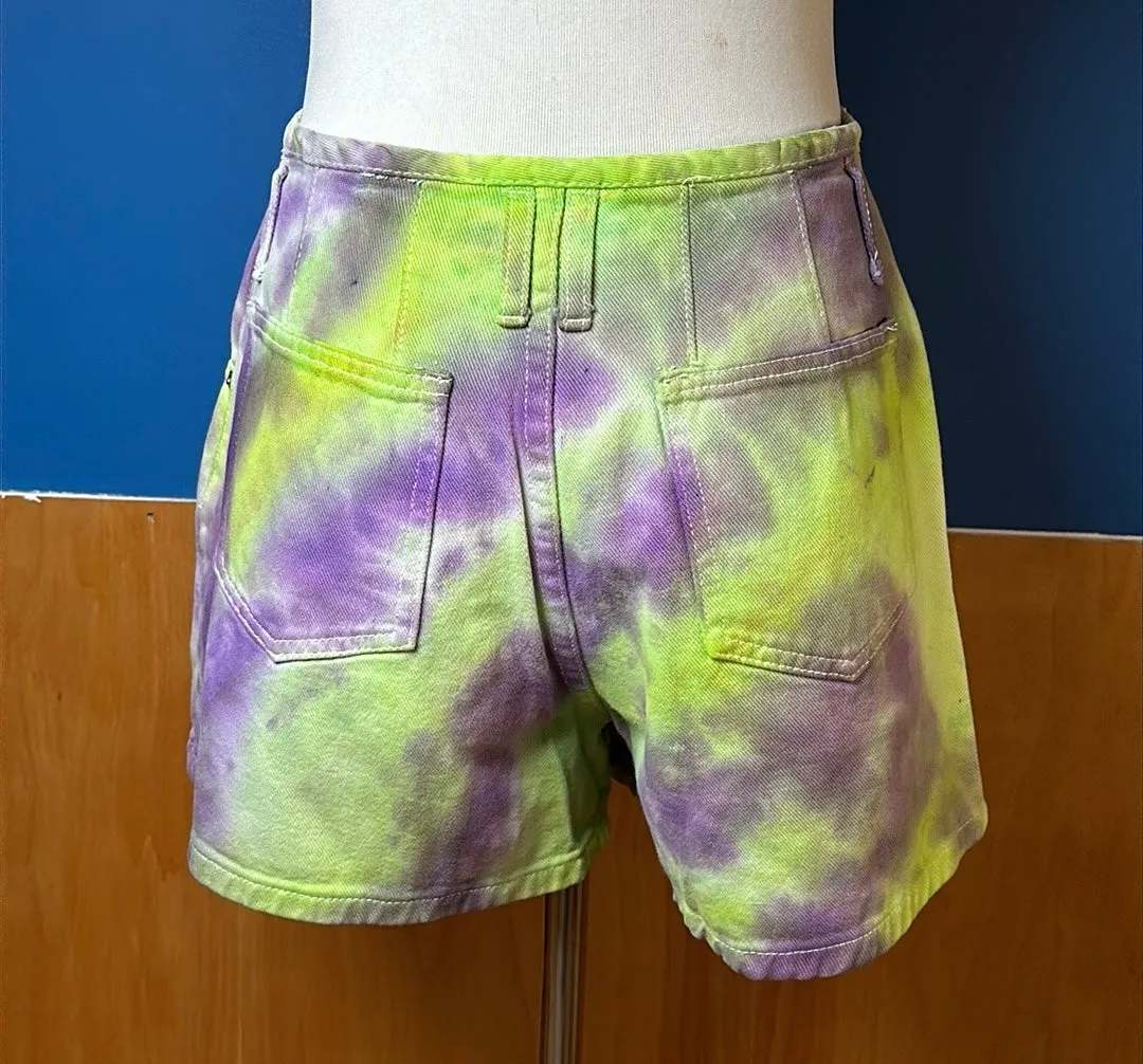 9/10 vintage denim Tye dye shorts